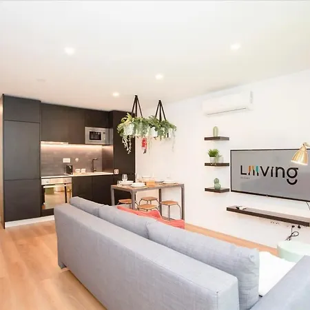 Liiiving In - Downtown Essence A Apartment