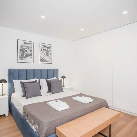 Apartment Liiiving In - Downtown Essence A *